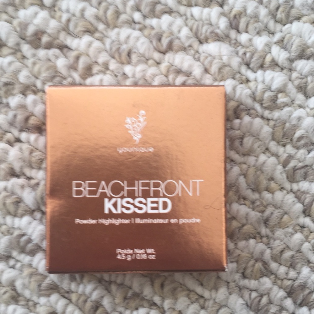 Younique gold highlighter
